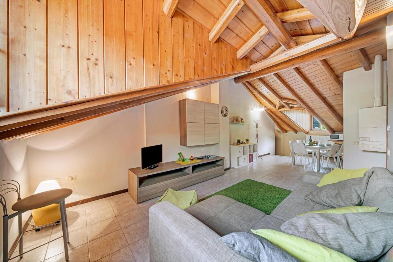Apartmán Mansarda Fra Monte E Lago Esino Lario Exteriér fotografie