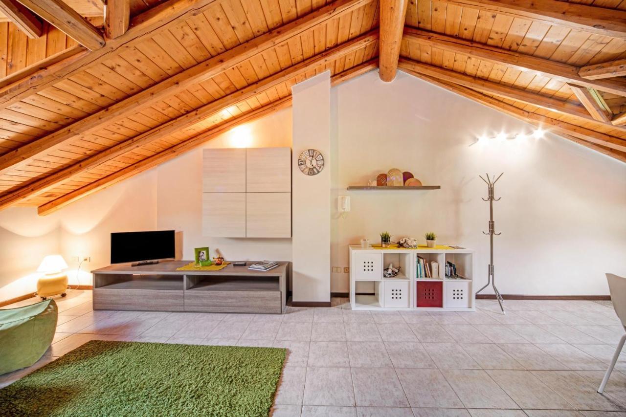 Apartmán Mansarda Fra Monte E Lago Esino Lario Exteriér fotografie