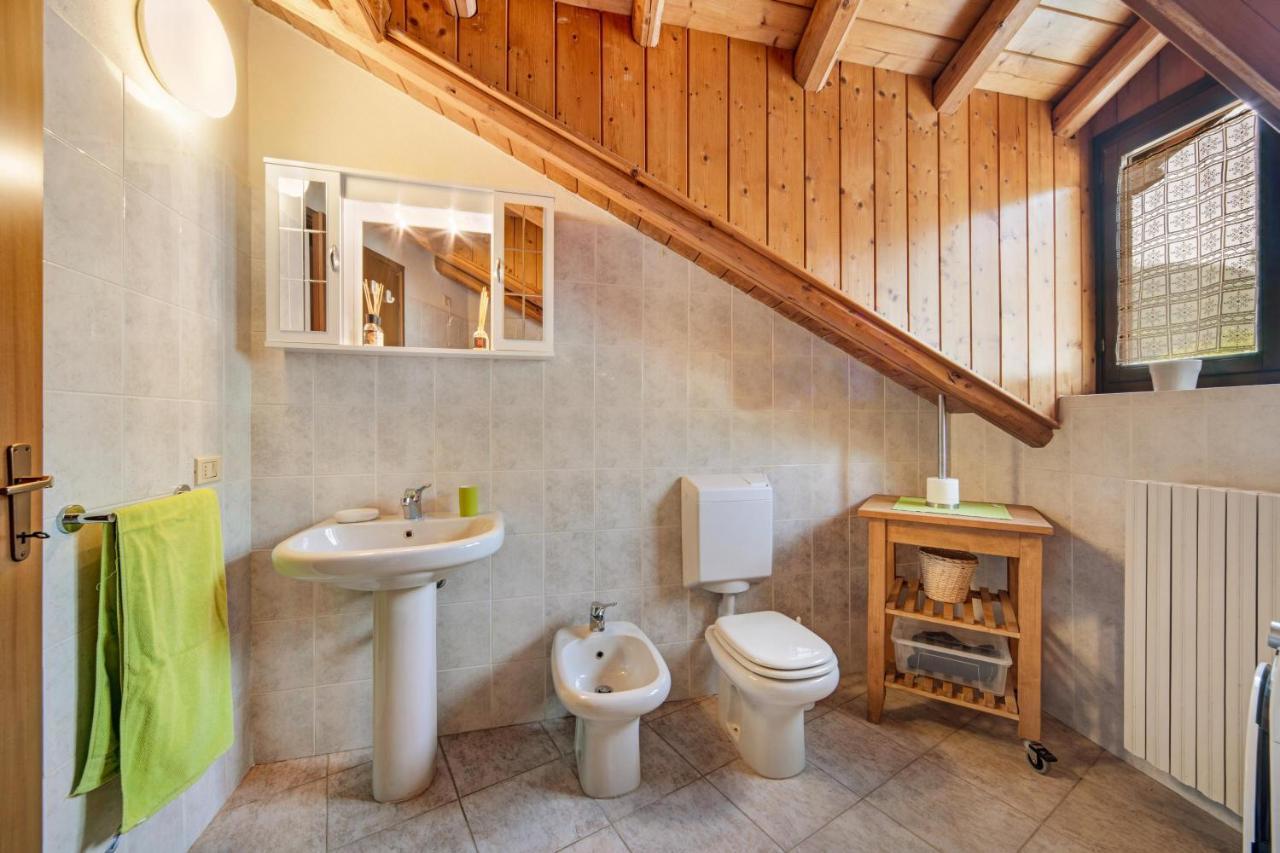 Apartmán Mansarda Fra Monte E Lago Esino Lario Exteriér fotografie