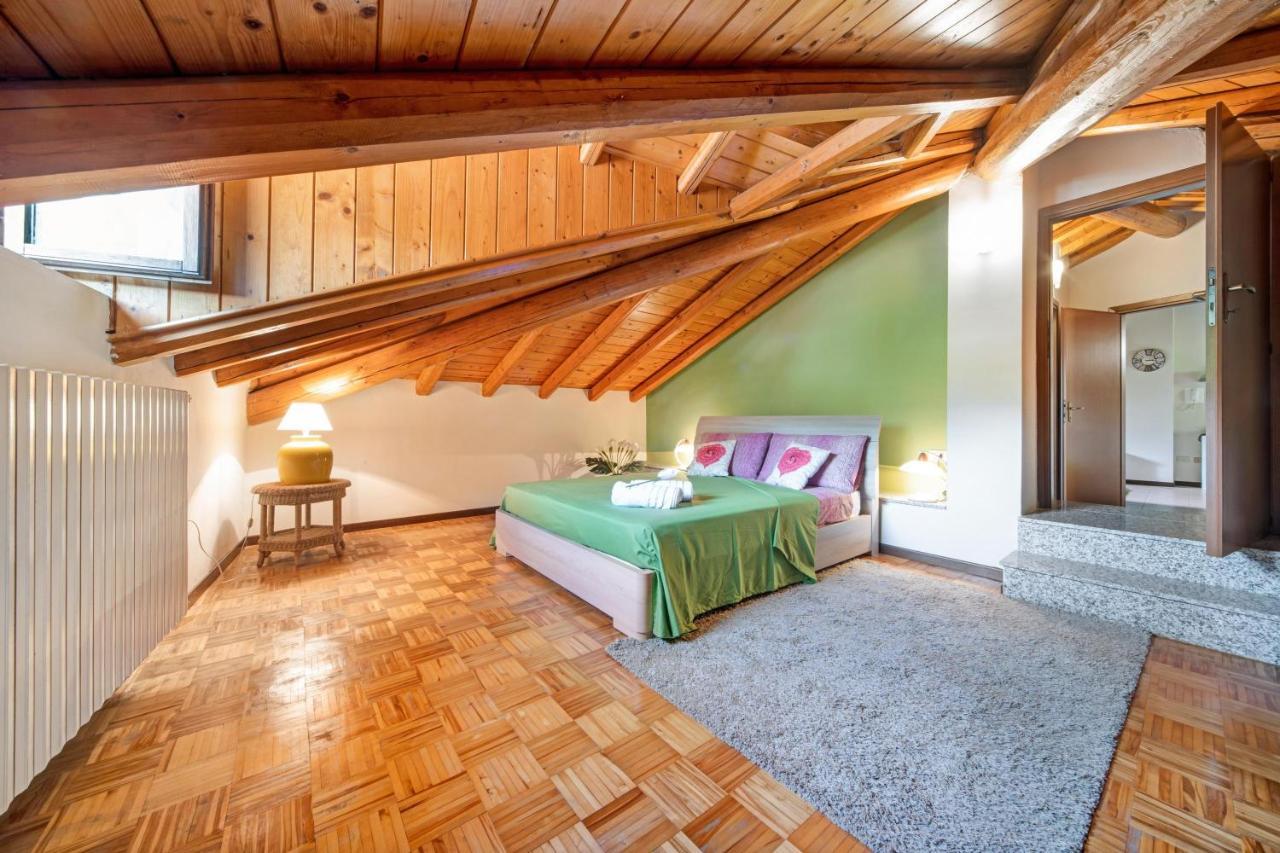 Apartmán Mansarda Fra Monte E Lago Esino Lario Exteriér fotografie